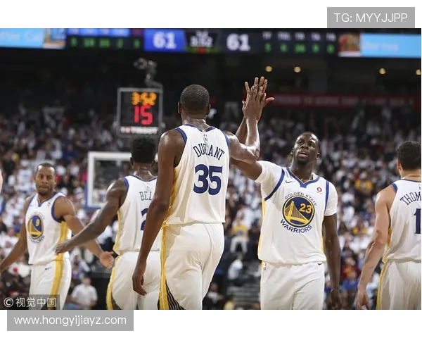 上海狂胜山西11连胜升榜首 李弘权27分领衔 上海狂胜山西11连胜升榜首 李弘权27分领衔